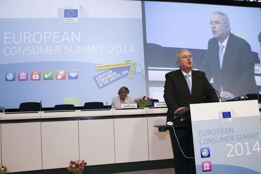 Neven Mimica, at the podium, and Paola Testori-Coggi, Director General of DG "Health and Consumers" of the EC