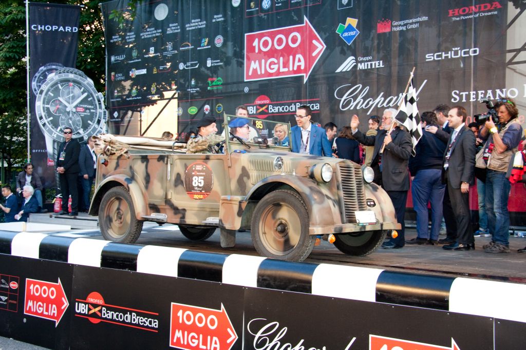 MILLEMIGLIA 2012 - PARTENZA DA BRESCIA FIAT 508 COLONIALE 1100 MIMETICA DELL'ESERCITO (REPERTORIO)
