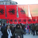 Bandiere albanesi a Pristina (Kosovo)