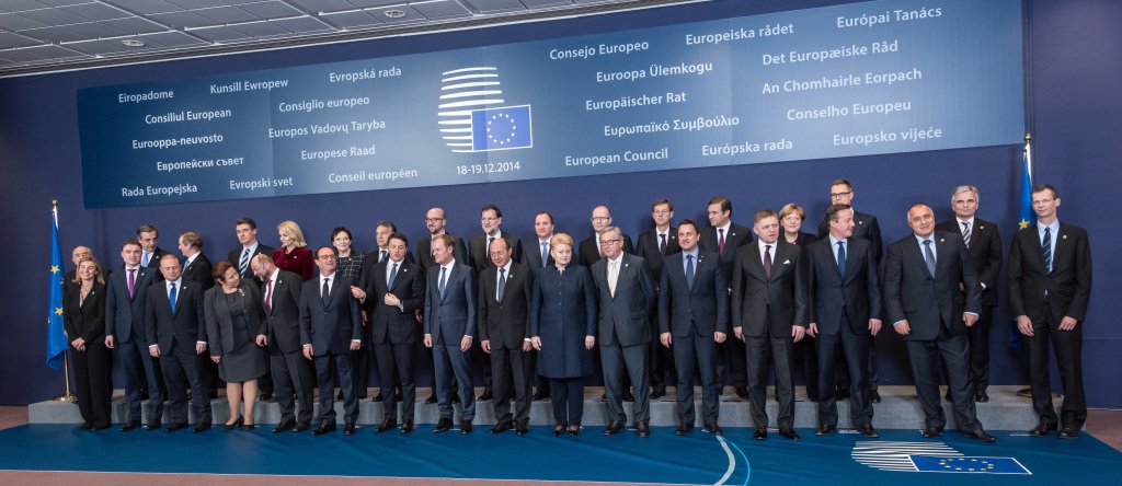 Group photo, from left to right,<br>in the 1st row: Federica Mogherini, High Representative of the Union for Foreign Affairs and Security Policy and Vice-President of the EC, Taavi Rõivas, Estonian Prime Minister, Joseph Muscat, Maltese Prime Minister, Laimdota Straujuma, Latvian Prime Minister, Martin Schulz, President of the EP, François Hollande, President of the French Republic, Matteo Renzi, Italian Prime Minister and President in office of the Council of the EU, Donald Tusk, Traian Băsescu, President of Romania, Dalia Grybauskaitė, President of Lithuania, Jean-Claude Juncker, Xavier Bettel, Luxembourgish Prime Minister; Minister of State; Minister for Communications and Media; Minister for Religious Affairs, Robert Fico, Slovak Prime Minister, David Cameron, British Prime Minister, Boyko Borissov, Bulgarian Prime Minister, and Uwe Corsepius, Secretary-General of the Council of the EU,<br>in the 2nd row: Yiannakis Omirou, President of the Cypriot House of Representatives, Antonis Samaras, Greek Prime Minister, Enda Kenny, Irish Prime Minister, Zoran Milanović, Croatian Prime Minister, Helle Thorning-Schmidt, Danish Prime Minister, Ewa Kopacz, Polish Prime Minister, Viktor Orbán, Hungarian Prime Minister, Charles Michel, Belgian Prime Minister, Mariano Rajoy Brey, Spanish Prime Minister, Stefan Löfven, Swedish Prime Minister, Bohuslav Sobotka, Czech Prime Minister, Miro Cerar, Slovenian Prime Minister, Pedro Passos Coelho, Portuguese Prime Minister, Angela Merkel, German Federal Chancellor, Alexander Stubb, Finnish Prime Minister, and Werner Faymann, Austrian Federal Chancellor