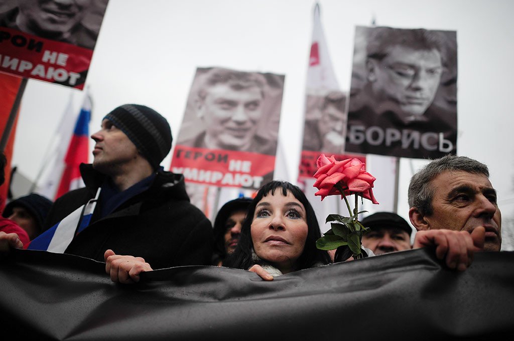 Tens of thousands demonstrate in memory of Boris Nemtsov, Moscow