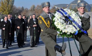 Hayk Demoyan, Director of the Armenian Genocide Museum-Institute Tsitsernakaberd, 3rd from the right, and José Manuel Barroso, 4th from the left, both holding a flower to paid tribute to the victims of the Armenian Genocide, and following two soldiers holding a wreath