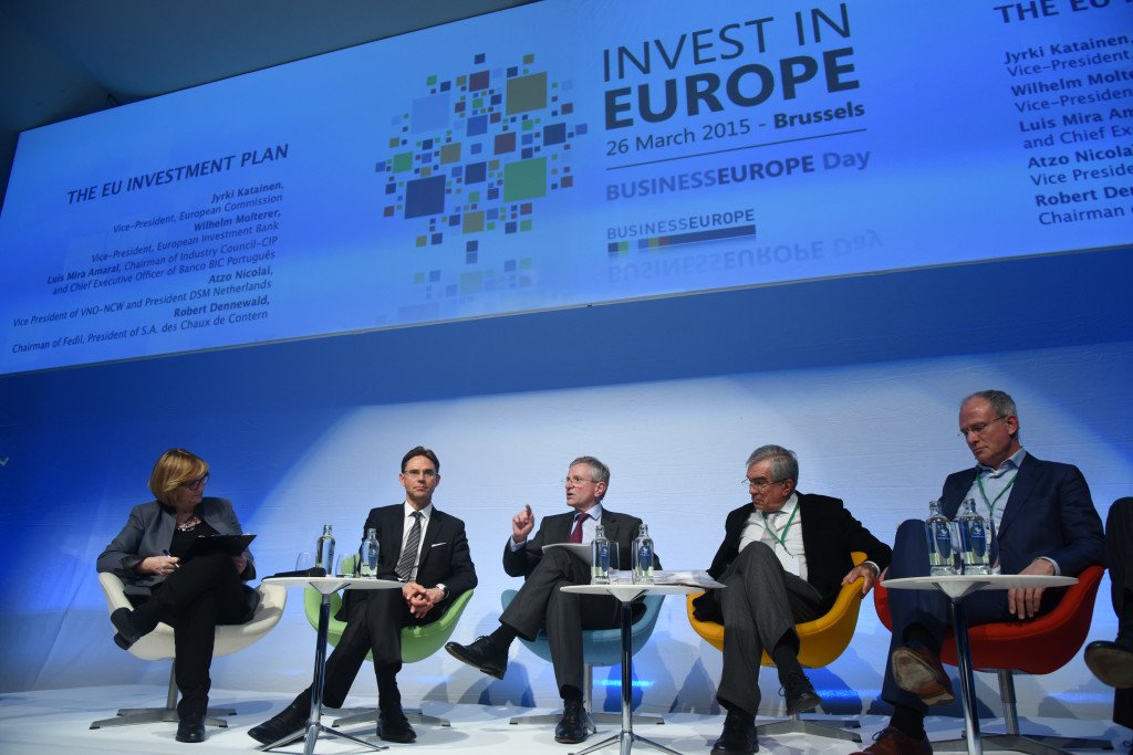 Participants in the concluding panel debate on the EU investment plan: Jacki Davis, moderator, Jyrki Katainen, Wilhelm Molterer, Vice-President of the European Investment Bank (EIB), Luís Mira Amaral, Chair of the Industry and Energy Councils of the Confederation of Portuguese Industry (CIP); CEO of Banco BIC Português, and Atzo Nicolaï, President of DSM Netherlands (from left to right)