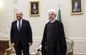 Il presidente iraniano Hassan Rouhani insieme al presidente del Parlamento europeo Martin Schulz