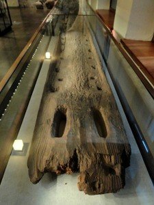 Sledge_runner_from_Lapland,_radiocarbon_dated_to_4060_to_3950_BC_-_National_Museum_of_Finland_-_DSC04170