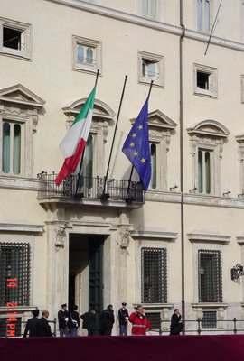Palazzo_chigi_bandiere