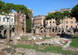 Rome_the_sacred_area_of_largo_argentina_20050922