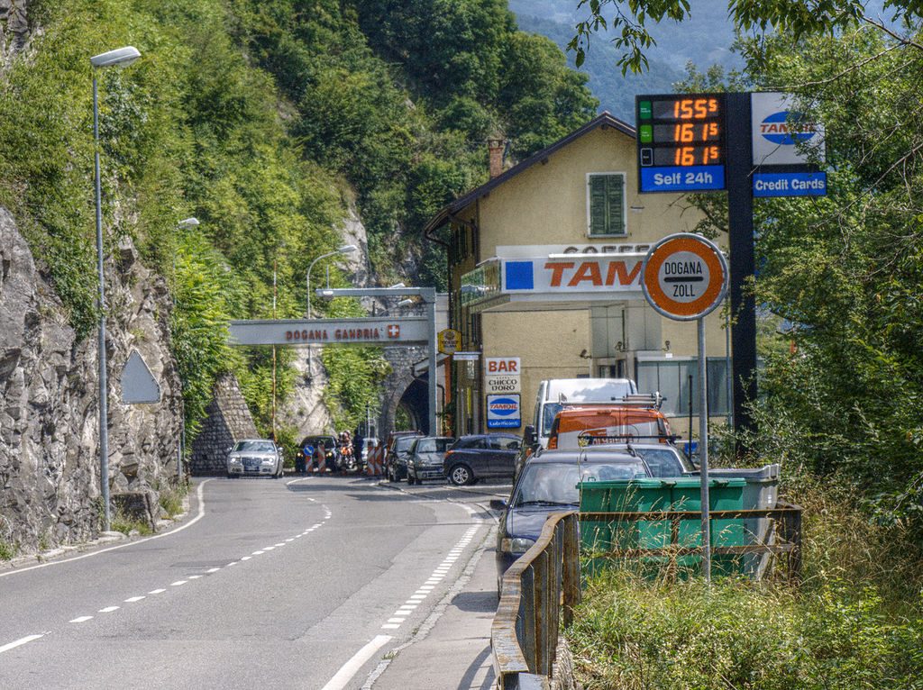 1024px-dogana_ch_oria_valsolda_-_gandria_versante_ch