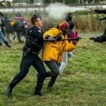 Tensioni e scontri a Calais, chiude la più grande baraccopoli di migranti d’Europa
