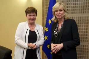 Emily O'Reilly, a destra, e Kristalina Georgieva