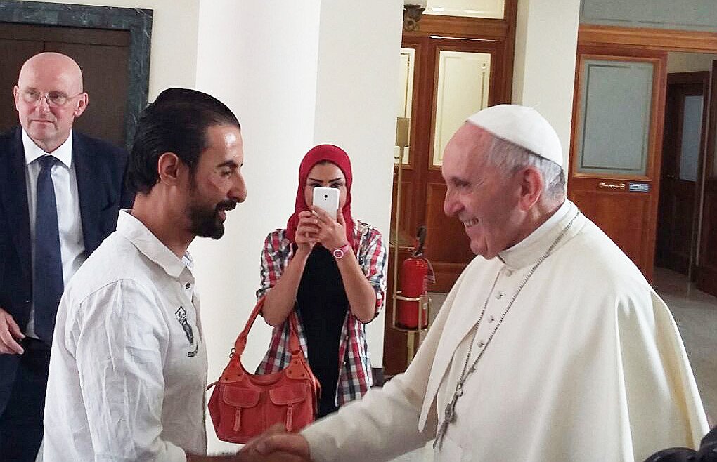 papa_francesco_con_rifugiati_siriani_sant_egidio_11_ago_2016_5