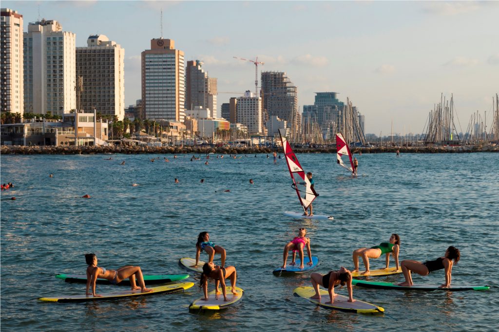 Tel Aviv. Yama Yoga a Top Sea beach