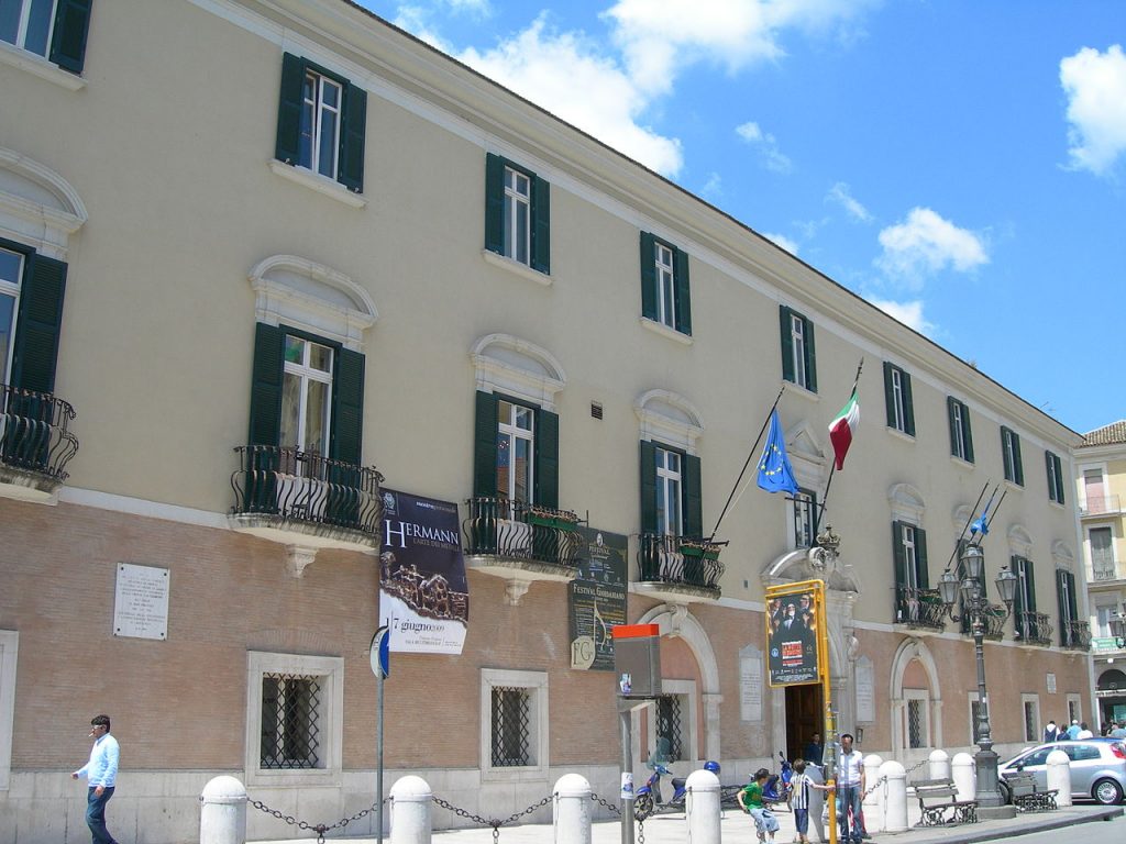1280px-Ex_Palazzo_provincia_(Foggia)