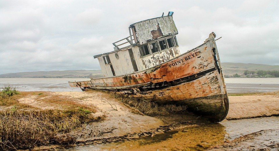 shipwreck-2096945_960_720