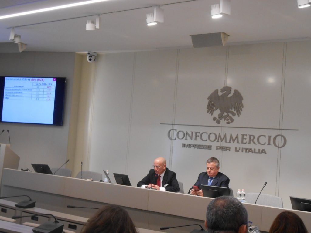Confcommercio: in dieci anni chiusi 70mila negozi