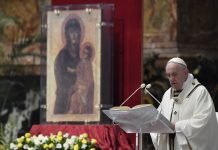 Domenica della Resurrezione, Papa Francesco striglia l’Europa. Il caso di Andria