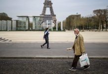 In Francia l’obbligo della mascherina e il divieto di coprirsi il volto sono compatibili?