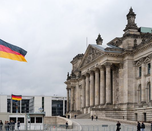 Germania, lo strano caso della spia che venne dalle Piramidi Bundestag
