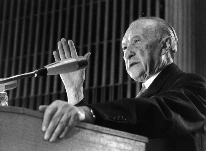 Konrad_Adenauer_-_14._CDU-Bundesparteitag-kasf0094