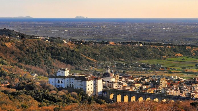 Veduta di Palazzo Chigi con il parco e Ariccia vs mare