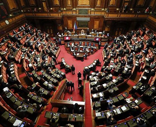 Fiducia “stretta” per Conte con 156 sì, anche grazie al “Var” Fiducia Conte