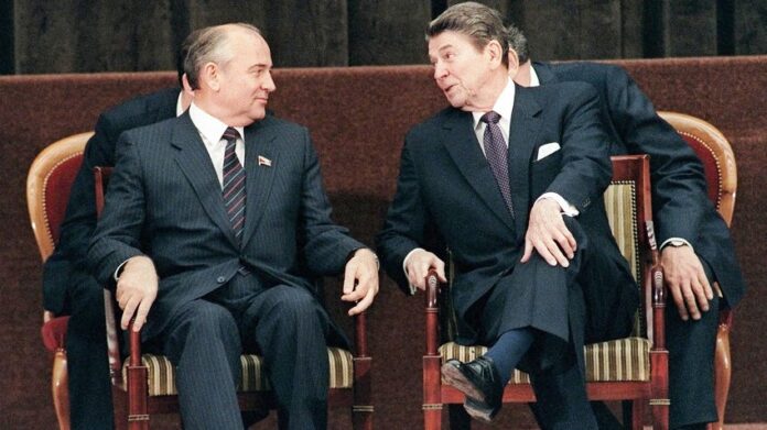 Gorbacev e Reagan Gorbaciov