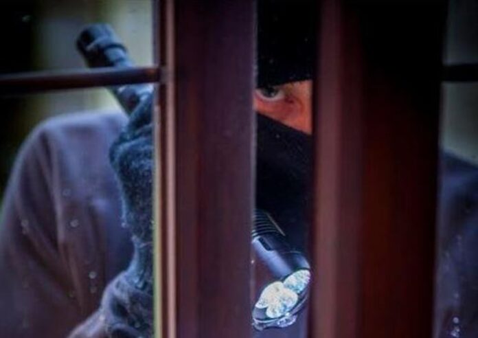 Regno Unito, braccialetto elettronico per i condannati per furto in libertà vigilata Regno Unito, braccialetto elettronico per i condannati per furto in libertà vigilata