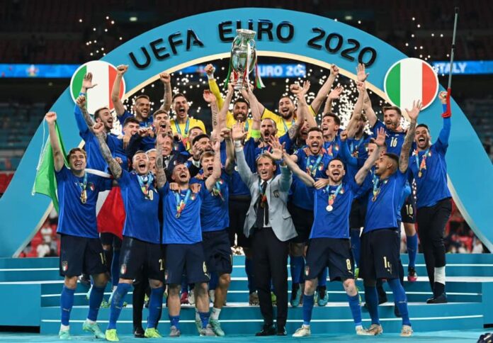 213984741_10165305998105058_6936121528892349038_n Azzurro Wembley