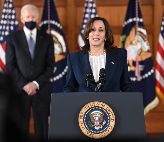 La stella cadente di Kamala Harris e della sua non politica Kamala Harris