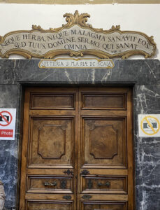 Scritta Farmacia dei Carmelitani Scalzi
