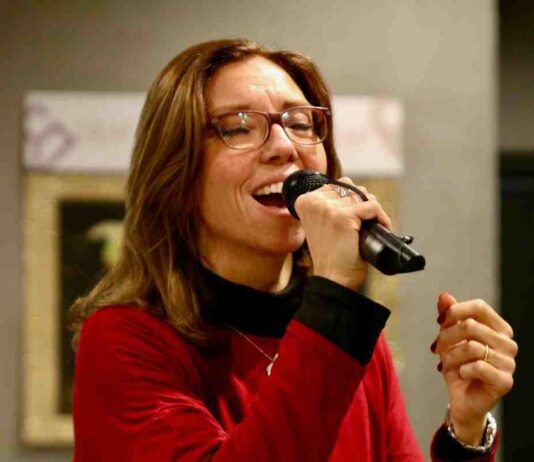 La potenza di una voce silenziosa, Elisa Forte Elisa