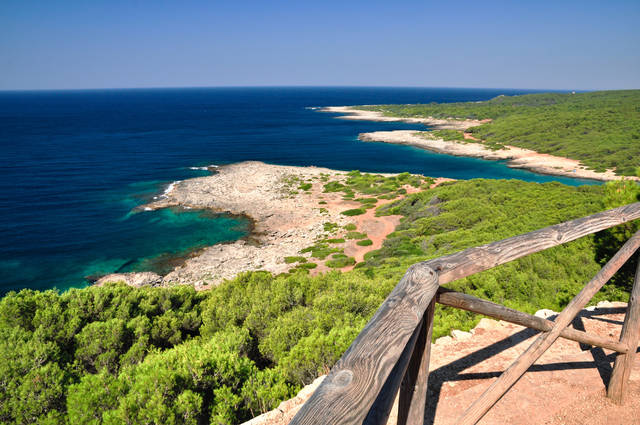 BELVEDERE DI PORTO SELVAGGIO, SALENTO, ITALIA Porto Selvaggio