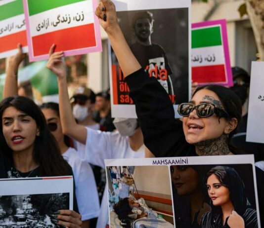 Asra Panahi muore a 16 anni picchiata dalla polizia Asra Panahi