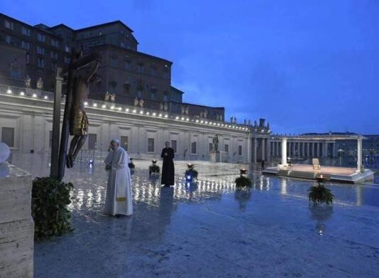 Papa Francesco, nello spazio messaggio di speranza e pace Papa Francesco