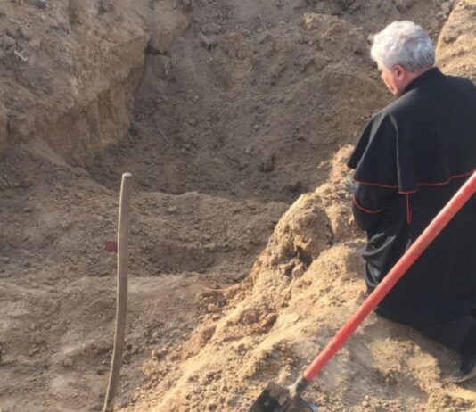 Vaticano, la missione umanitaria di Krajewski e di Zuppi Vaticano