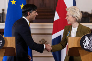 Accordo di Windsor, UK e Ue trovano l'intesa per il confine irlandese