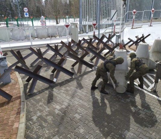 La Polonia fortifica il confine con la Bielorussia Polonia