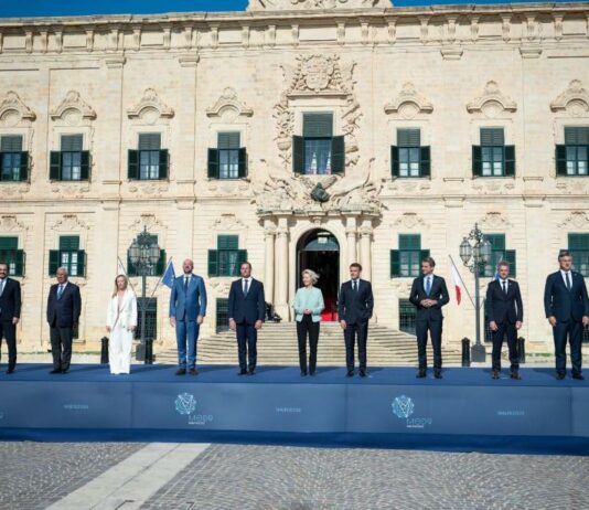 Migranti, pochi passi in avanti al vertice Med9 Migranti