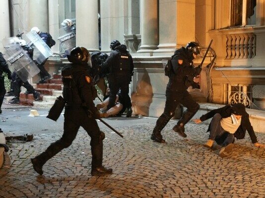 Belgrado, scontri in piazza per brogli elettorali Belgrado