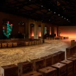 Il Tabouret Cabanon nel set di Bottega Veneta Set design con sedute Tabouret Cabanon realizzate da Cassina per Bottega Veneta