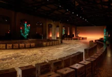 Il Tabouret Cabanon nel set di Bottega Veneta Set design con sedute Tabouret Cabanon realizzate da Cassina per Bottega Veneta