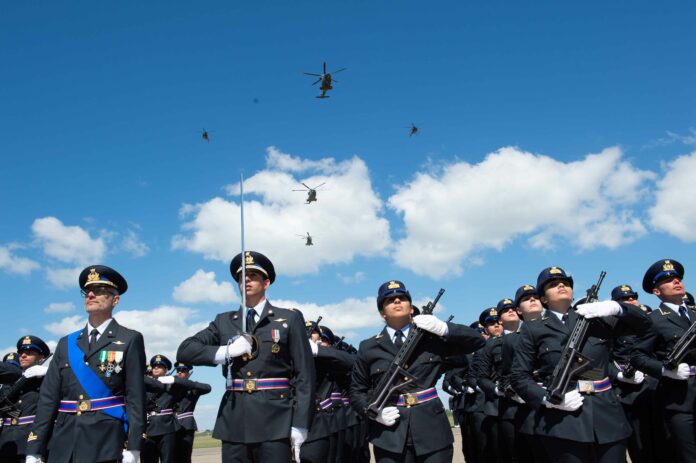 Difesa: Gli allievi del 26º corso marescialli di Aeronautica Militare ed Esercito giurano fedeltà alla Repubblica