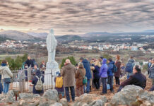 L’invito della Madonna di Medjugorje a pregare per la pace Madonna