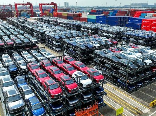 Auto elettriche, Ue aumenta dazi per la Cina Auto elettriche