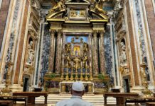 Papa Francesco porta un messaggio di fratellanza e rispetto Papa Francesco