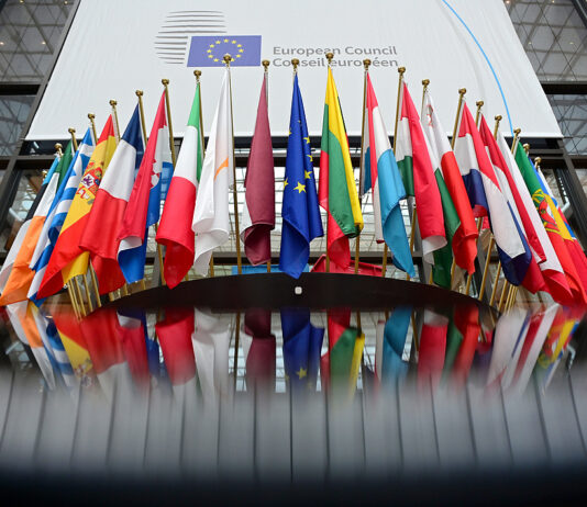 Presidenza Ue, la palla passa alla Polonia Presidenza Ue