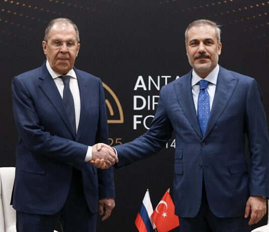 Incontro tra Fidan e Lavrov: cessate il fuoco e cooperazione Fidan Lavrov