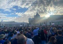 Piazza San Pietro in attesa: il Mondo guarda al nuovo Papa Piazza San Pietro