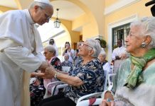 Papa Leone e i dubbi di Parolin sull’assalto alla chiesa di Gaza Papa
