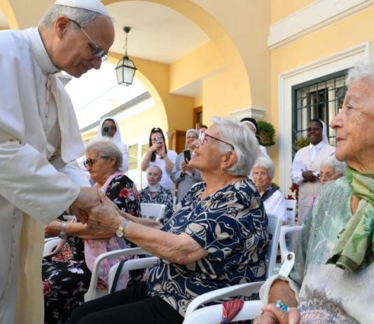 Papa Leone e i dubbi di Parolin sull’assalto alla chiesa di Gaza Papa